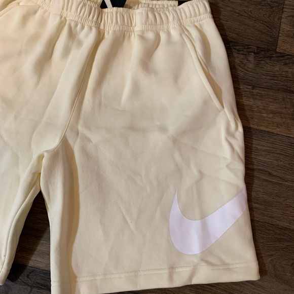 Nike Men's Sportswear Club Graphic Fleece "Cream" Shorts US SIZE LARGE NWT - Picture 3 of 8